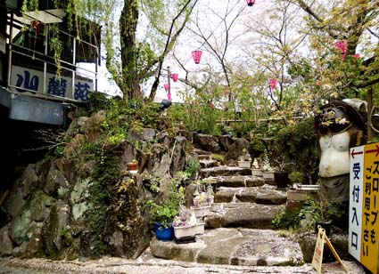 岸和田の山の中にある プチ旅行気分を味わえる焼肉店 桜を眺めながら 巨大な醤油樽の個室で飲食できる 花見シーズンにピッタリな 大阪 岸和田 たるの店 山麓苑 さんろくえん はっしんのグルメ 岸和田の山の中にある プチ旅行気分を味わえる焼肉店 桜を眺めながら 巨大な醤油樽の個室で飲食できる 花見シーズンにピッタリな 大阪 岸和田 たるの店 山麓苑 さんろくえん はっしんのグルメ