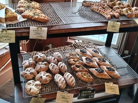 都会の喧騒から離れた自然の中のベーカリー！テイクアウトはもちろん テラスデッキでの飲食も快適な 西宮･山口町『山のパン屋 ダディーズベーカリー