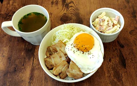 バイク修理 メンテナンス カスタムを待っている間にくつろげるカフェ バイクショップ ストレンジ が運営する バイク好きが集まるカフェ 尼崎 久々知 カフェ バー フラット はっしんのグルメ