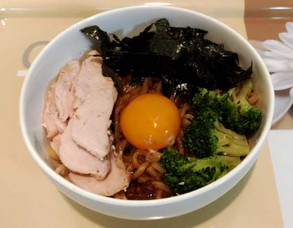 あのｃｍを見たら食べたくなってしまう 人気店 麺屋こころ が監修した もちもちの極太麺 特製濃厚だれが美味しい 日清食品チルド麺 まぜ麺の達人 台湾まぜそば はっしんのトレンド