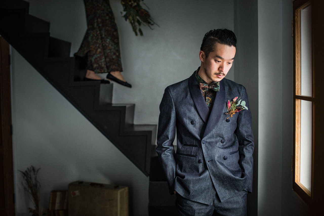 新郎衣装 デニムタキシードとカジュアルなウェディングスーツ 結婚式の新郎衣装に関するお話 カジュアルウェディングまとめ 新郎衣装 デニムタキシードとカジュアルなウェディングスーツ 結婚式の新郎衣装に関するお話 カジュアルウェディングまとめ