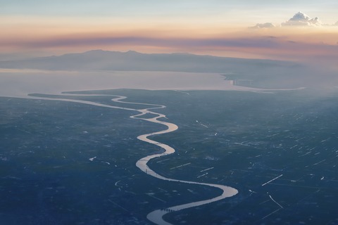 自然／川／海／夕暮れ／流れ／蛇行／終着点