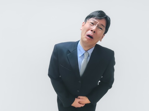 ■サラリーマン／男性／日本人／イエスマン／媚びる