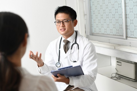 医者／患者／問診／日本人／男女 (2)