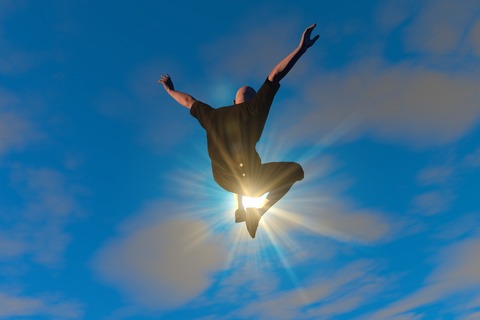ジャンプ／ヒーロー／跳躍／挑戦／飛躍／空／太陽