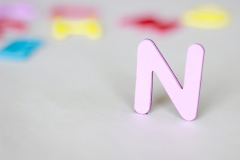 アルファベット／N