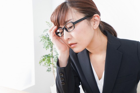過労／女性／日本人／頭痛／眼精疲労／体調不良