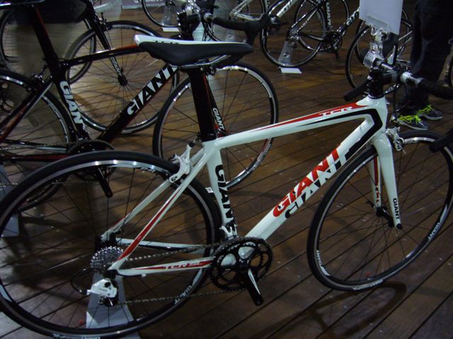 GIANT 2012年モデル展示会 TCR ロードバイク 編 : ライト GIANT 2012年モデル展示会 TCR ロードバイク 編 : ライト