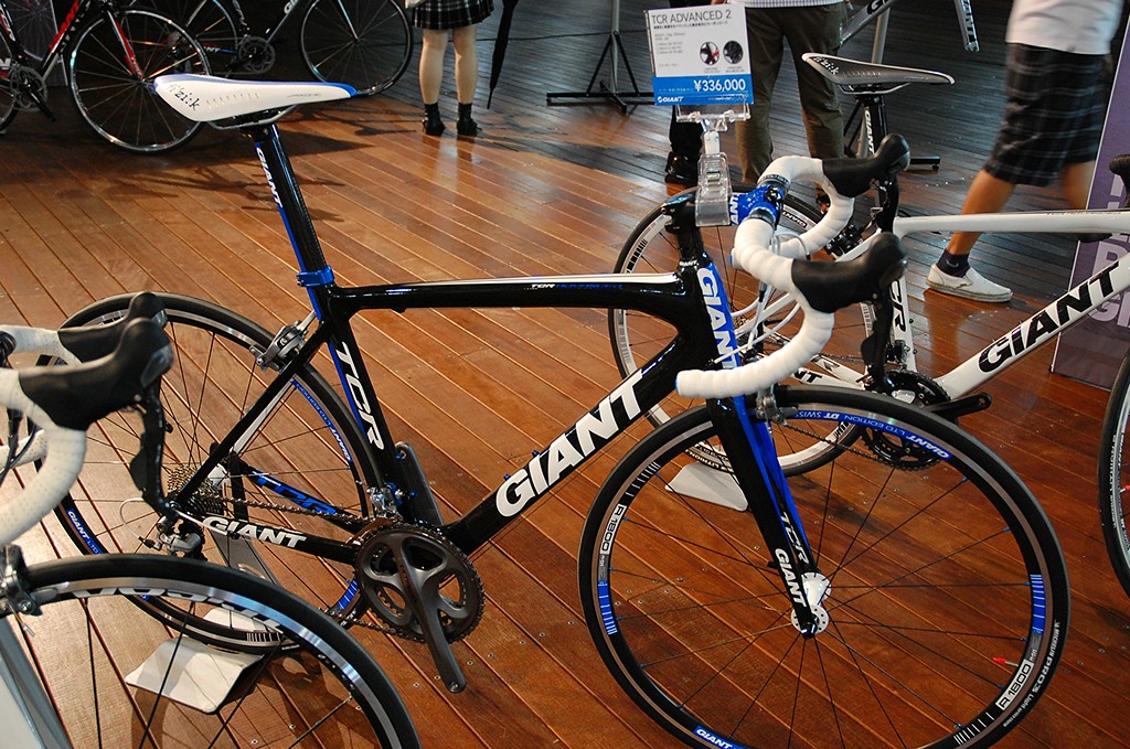 ハイエンドロードモデル 2011 GIANT 展示会 : ライトサイクル ブログ