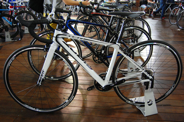GIANT(ジャイアント) 2015モデル 展示会 - DEFY、TCR、TCR SLR GIANT(ジャイアント) 2015モデル 展示会 - DEFY、TCR、TCR SLR