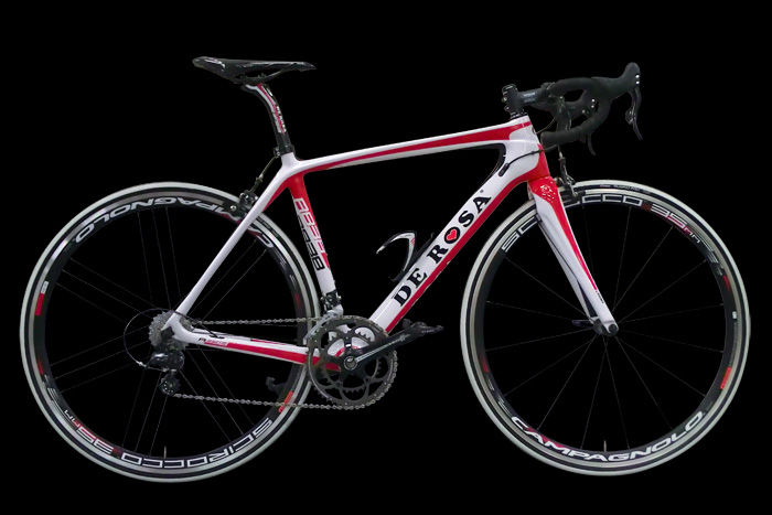 r838_white_red_carbon