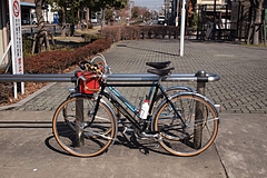用水沿いの道入口