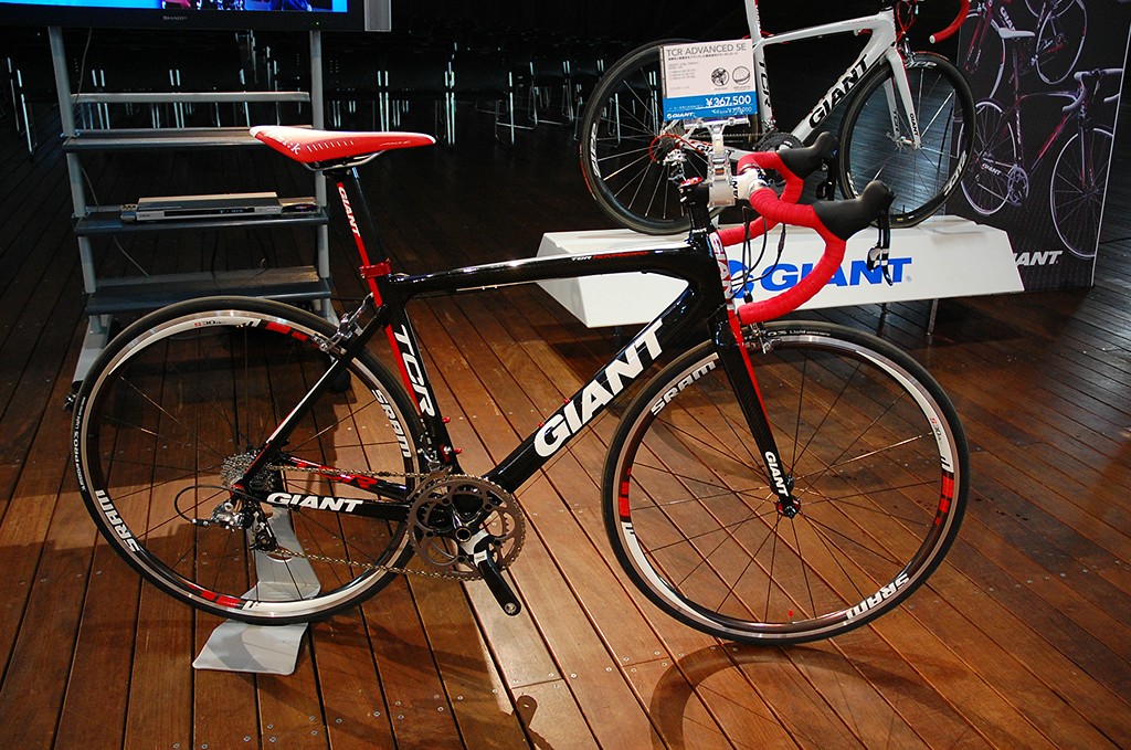 ハイエンドロードモデル 2011 GIANT 展示会 : ライトサイクル ブログ ハイエンドロードモデル 2011 GIANT 展示会 : ライトサイクル ブログ