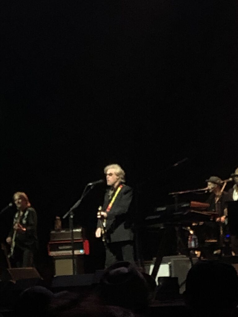 □ DARYL HALL & THE DARYL'S HOUSE BAND with Special Guest