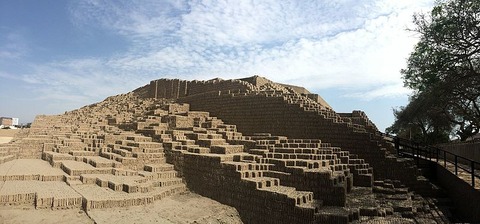 Huaca_Pucllana,_Lima_-_Peru_-_panoramio_(6)