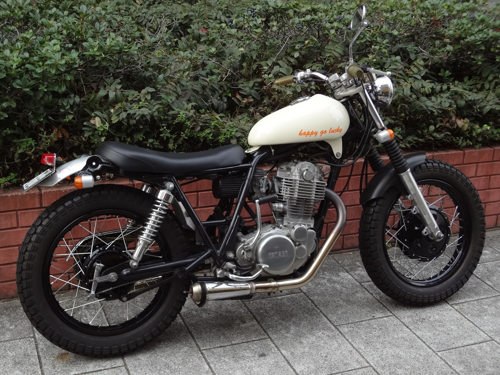 CLIFF SR用トラッカータンク FRP ナロー カスタム CLIFF SR用トラッカータンク FRP ナロー カスタム 希少!! SR用