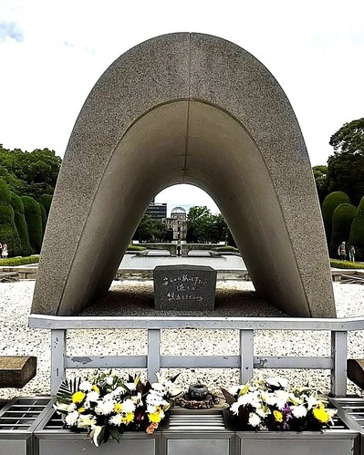 平和公園慰霊碑