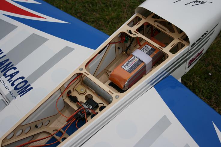 大型ラジコン飛行機 Extreme Flight 91″ Laser アクロフライト