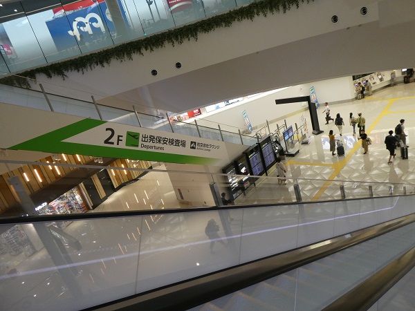 33 福岡空港