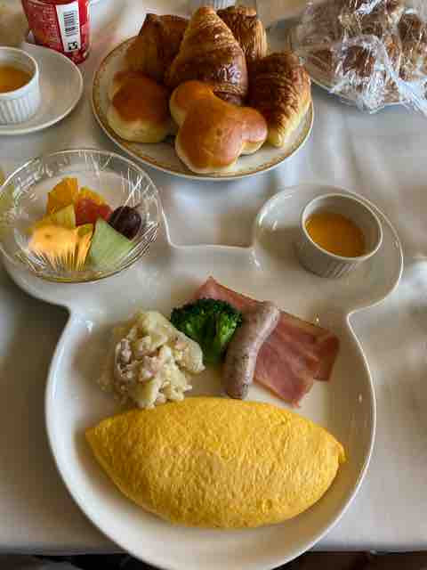 東京ディズニーランドホテルのルームサービスの朝食 デラックスルーム ひとりディズニー 大人の時間