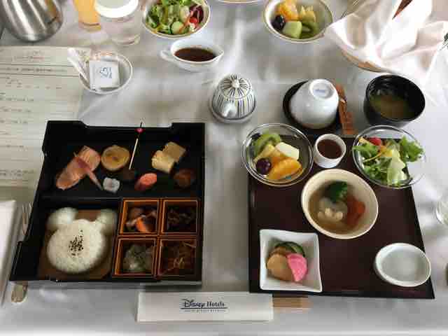 東京ディズニーランドホテルのルームサービスの朝食 和食の朝食膳と