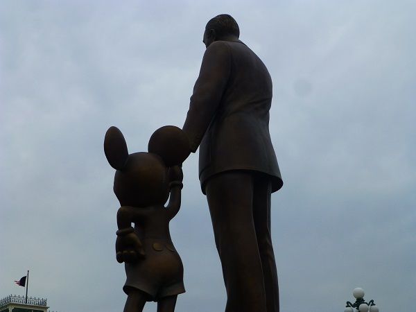 1 振り向くと