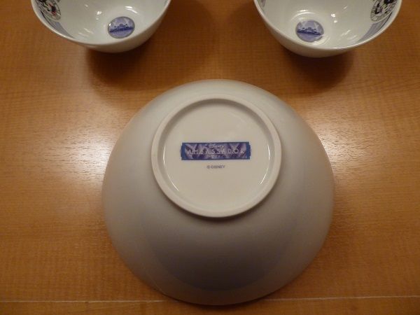 レア　東京ディズニーリゾート　アンバサダーホテル 30回　宿泊記念品 食器セット ディズニー・アンバサダーホテルの30回目の宿泊記念品（3つのホテル