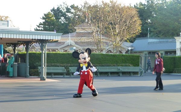 6 エントランスミッキー