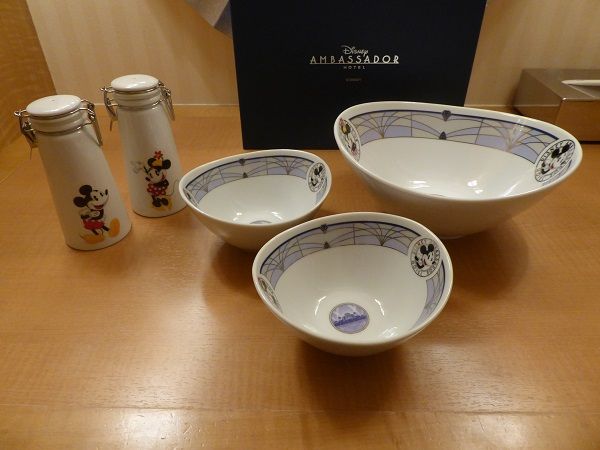 レア　東京ディズニーリゾート　アンバサダーホテル 30回　宿泊記念品 食器セット レア 東京ディズニーリゾート アンバサダーホテル 30回 宿泊記念品