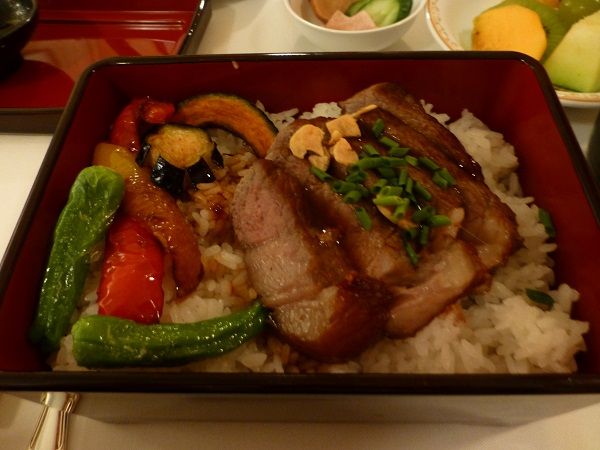 ルームサービス ステーキ重2