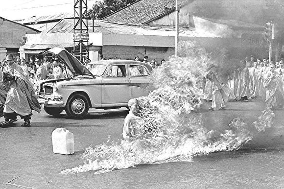0buddhist monk burning suicide