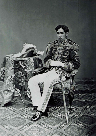 Emperor_Meiji_in_1873