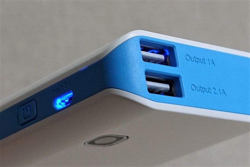 レビュー】ADATA PT100 パワーバンク 10000mAh モバイルバッテリーは