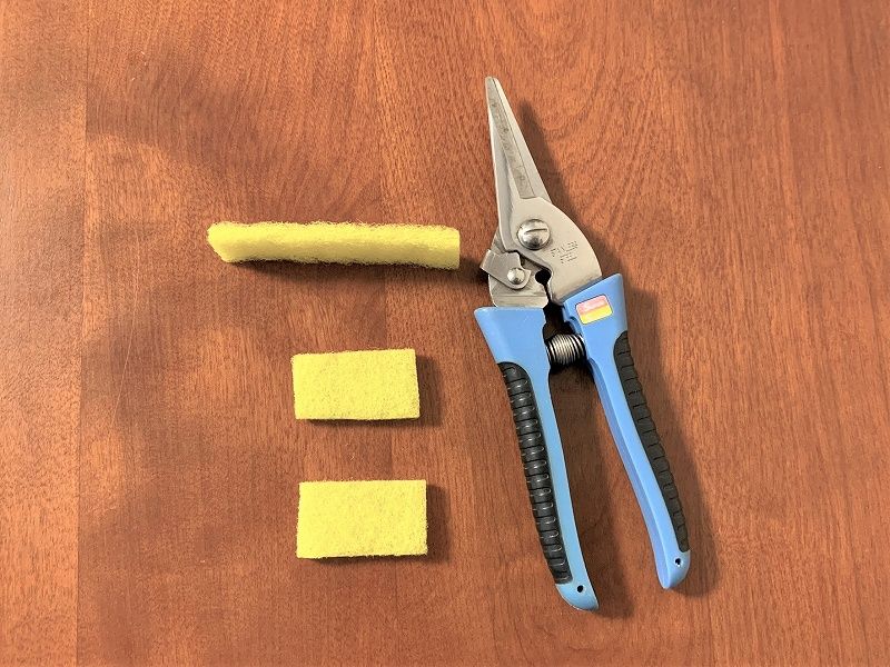 風が強く雨戸のガタガタ音がうるさい 眠れない時の応急処置 リビングでdiy