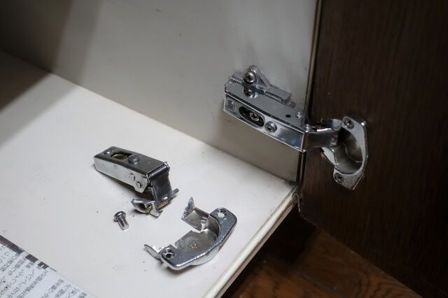 キッチンの扉の金具を交換 リビングでdiy