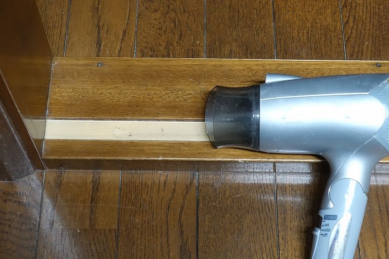 Diy 敷居スベリ を交換して引き戸のガタガタ音を改善 リビングでdiy Diy 敷居スベリ を交換して引き戸のガタガタ音を改善 リビングでdiy