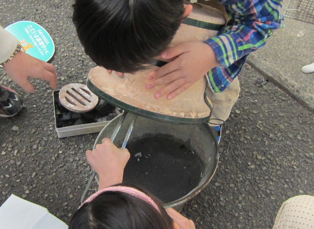 七輪の使い方指導 小学校にて 猪八戒の自由日記