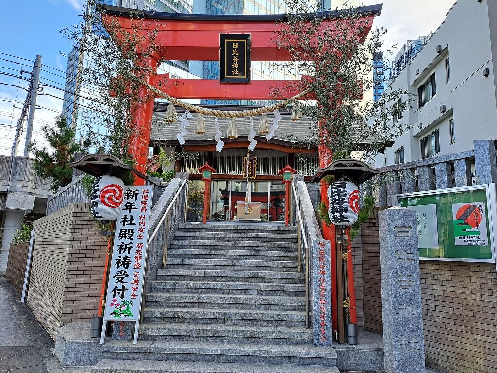 7万円です。日本の神社 7万円です。日本の神社 神が鎮まる三輪山を拝む、謎と