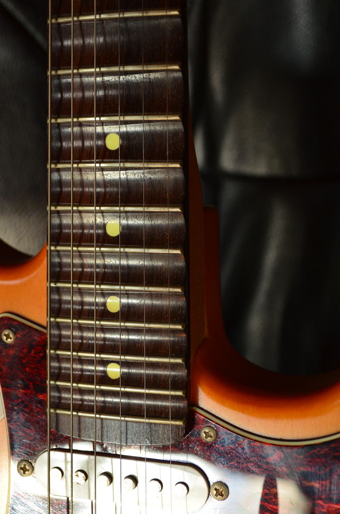 Squier DELUXEストラト　スキャロップネック　コンポーネントギター Squier Deluxe Series Stratocaster® : ギターについて真面目に考えるBrog