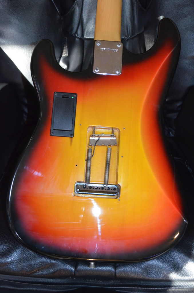 フェルナンデスFST型式不明　Vol.ガリ有り Japan Vintage FERNANDES RST REVIVALシリーズの謎ストラトを