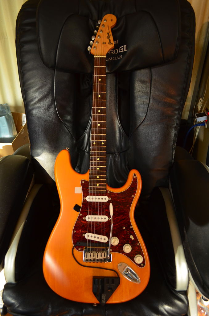 【美品】Squier Deluxe Stratocaster Squier Deluxe Stratocaster MN, Pearl White at Gear4music