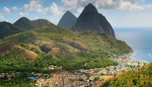 famous-landmark-st-lucia-gettyimages-125845740
