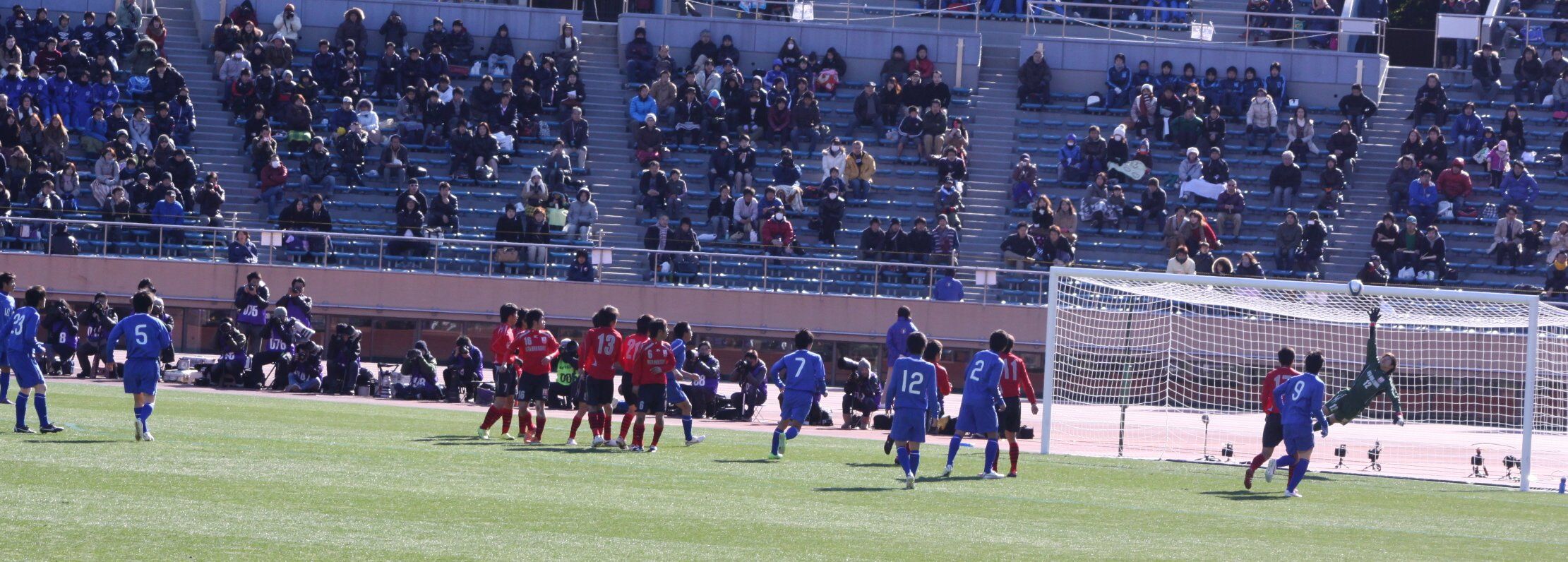 高校サッカー 市立船橋が大分に2対1で勝利し 決勝へ 森を抜け 青い空へ 高校サッカー 市立船橋が大分に2対1で勝利し 決勝へ 森を抜け 青い空へ