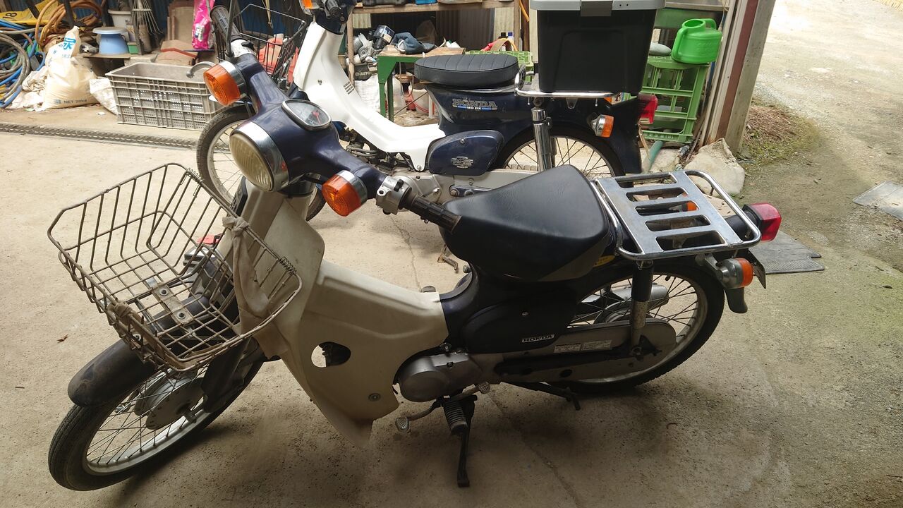 02年式カブ 犬小屋暮らし