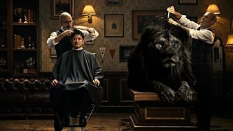 黒いライオン 犬小屋暮らし