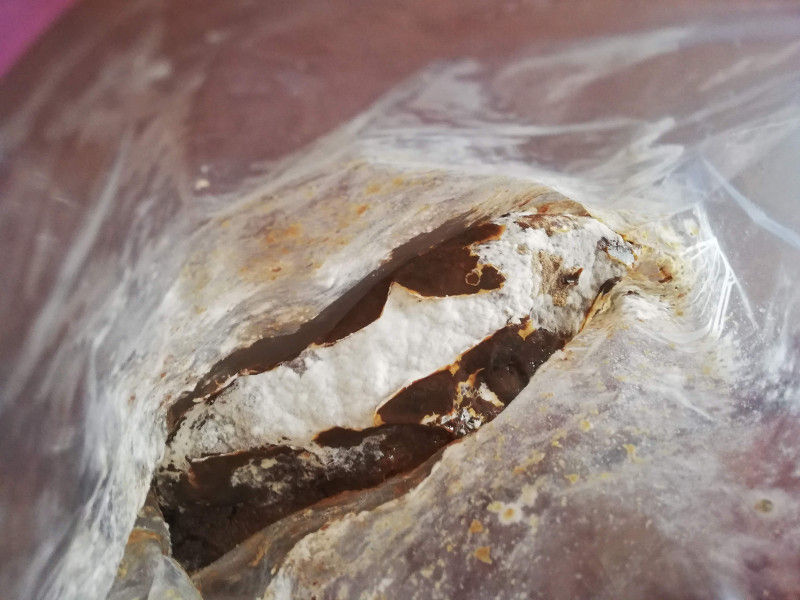 ジップロックで手作り味噌カビ発生で失敗 原因と初心者におすすめの配合 ジップロックで手作り味噌作ったら派手にカビました