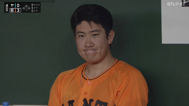 巨人 菅野 4回無失点で降板 ベンチで悔しそうな表情 読売ジャイアンツ常勝アンテナ 巨人 菅野 4回無失点で降板 ベンチで悔しそうな表情 読売ジャイアンツ常勝アンテナ