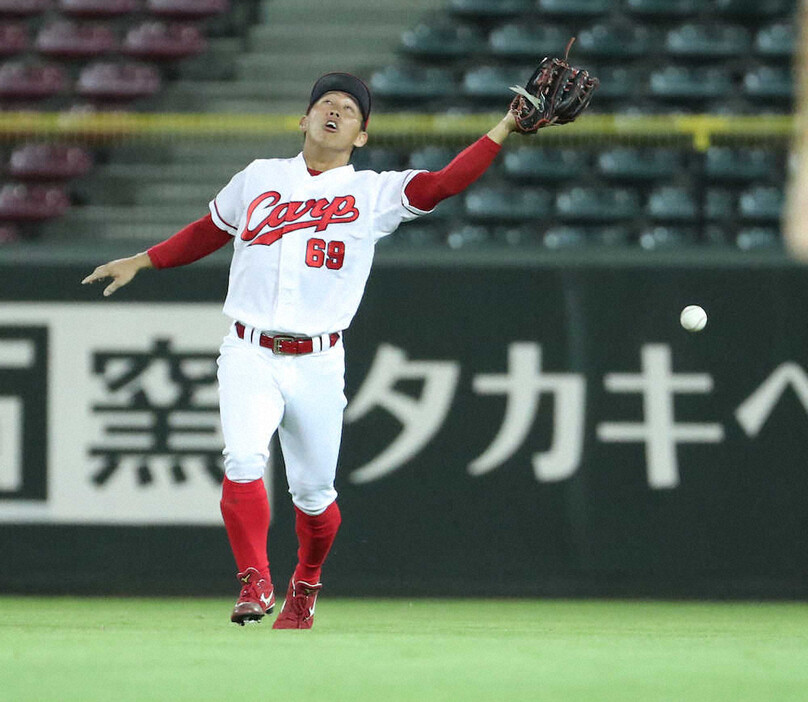 広島、泥沼8連敗　センター羽月が痛恨の落球