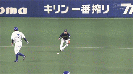 ヤクルト 小川 タイムリーエラーをした山田哲人から顔を逸らすｗｗｗｗ なんj まとめては いかんのか