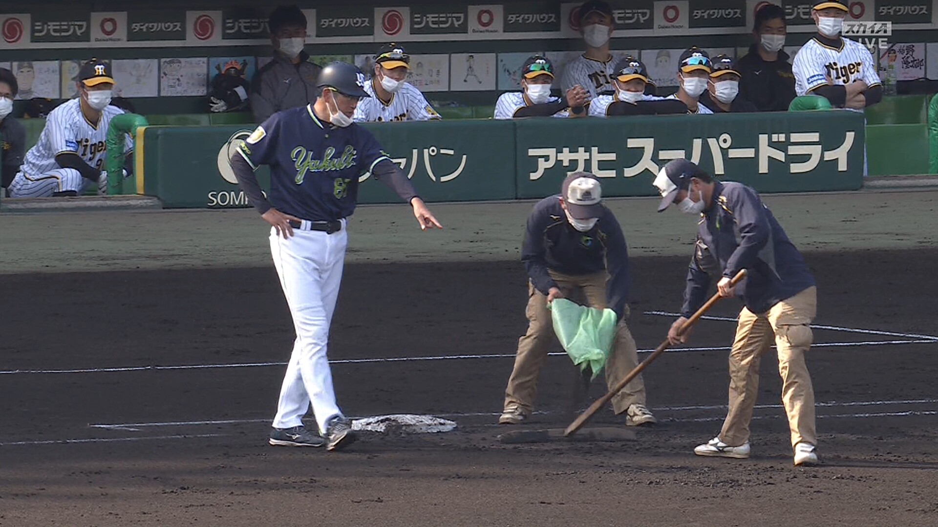 阪神園芸がグラウンド整備ミス！ 塩見がベチョベチョにｗｗｗｗ